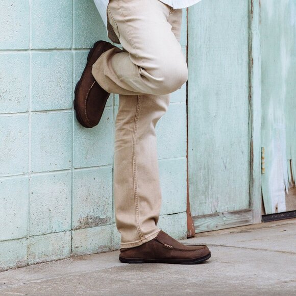 OluKai Moloa Men’s Nubuck Slip-on Loafers Shoes $140 in Dk Wood Dk Java - Picture 5 of 16